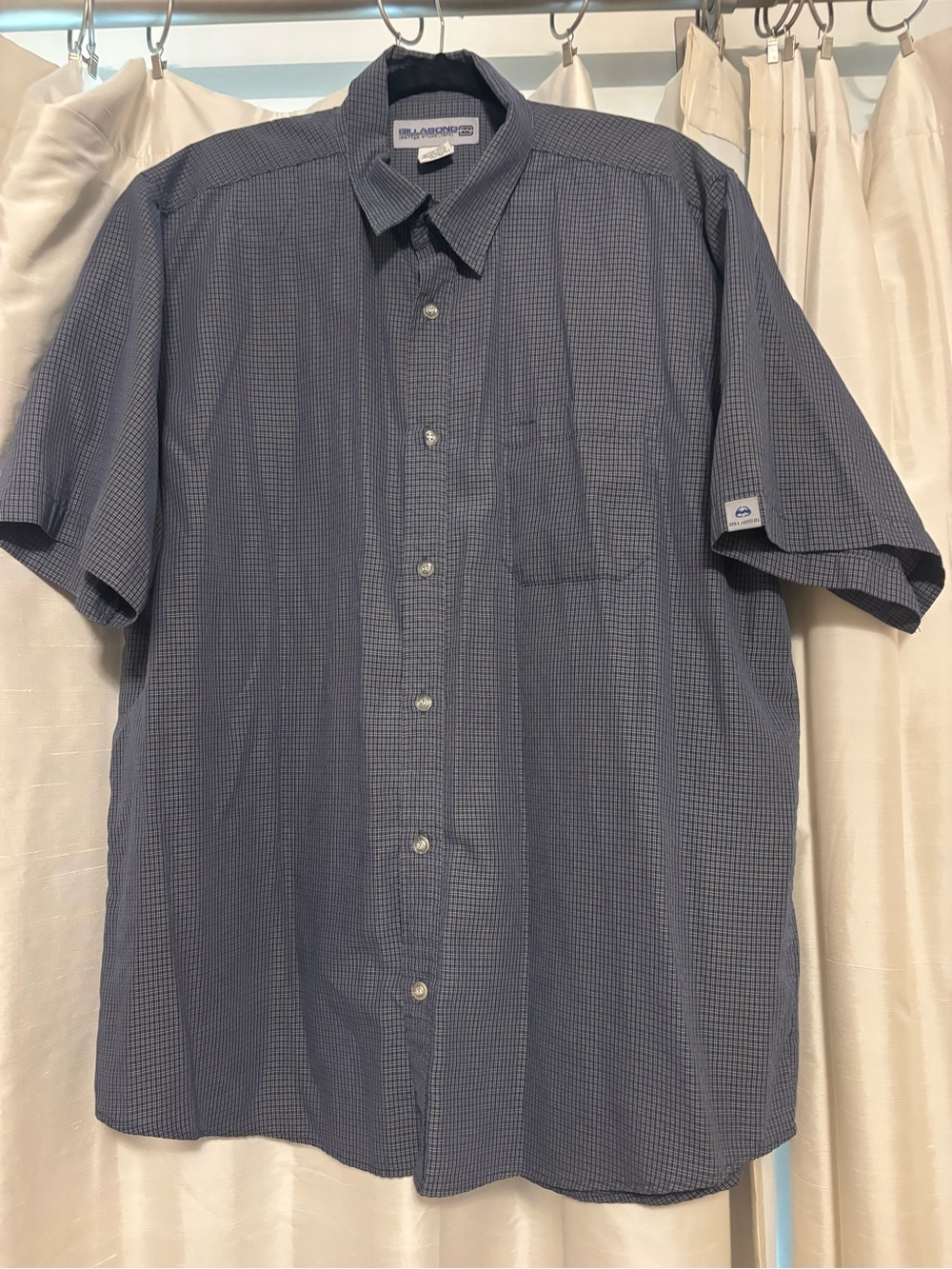 Billabong short sleeve button down shirt. XL. Navy blue & Gray.